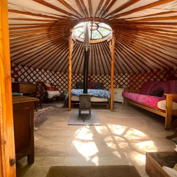 Oakdean Cottage Yurt, hotel i Blakeney
