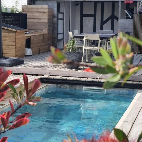 St Gildas de Rhuys - Maison 8 ou 10 pers - 5 chambres, piscine, 900 m plage et 500 m centre bourg: Saint-Gildas-de-Rhuys şehrinde bir otel