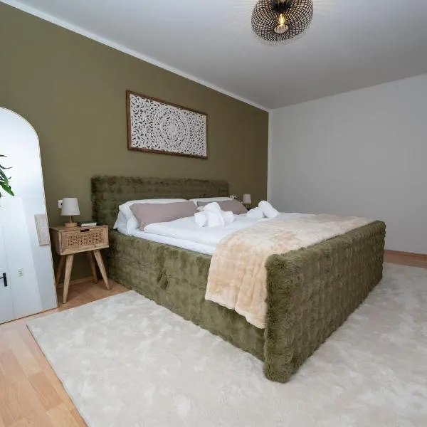 Green Mango - City Apartment mit Balkon: Mürzzuschlag şehrinde bir otel