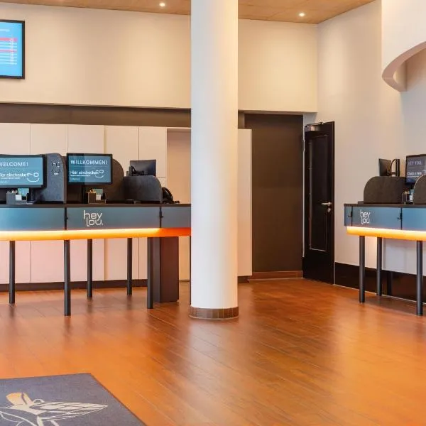 Hey Lou Hotel Frankfurt Airport, מלון בקלסטרבאך