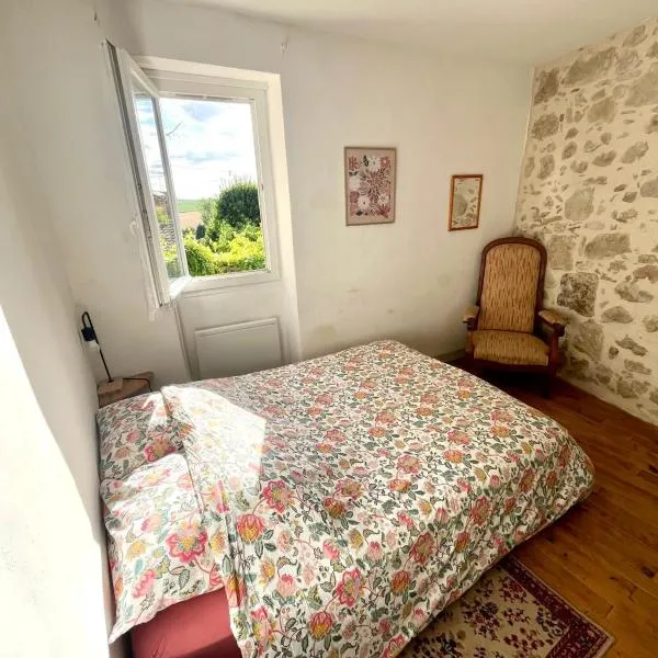 Verteuil-dʼAgenais에 위치한 호텔 Jolie maison de village au calme avec terrasse