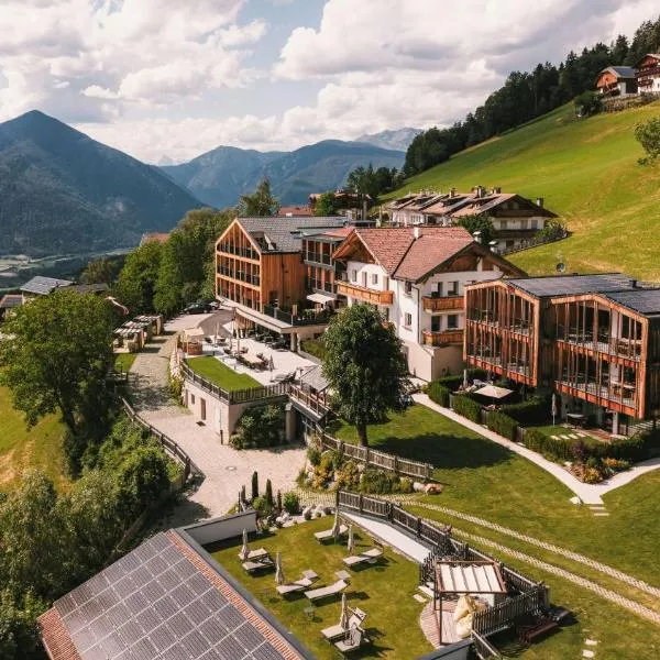 Aparthotel Bacher، فندق في بريسانون