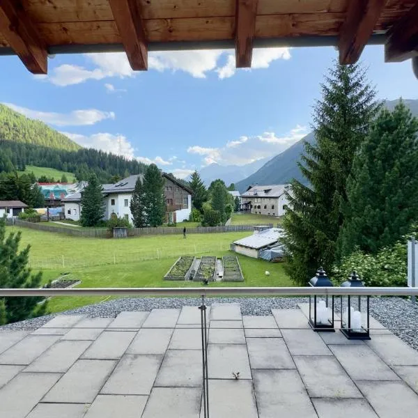 Alpine Home with Lounge - 10 min from St Moritz, hotel a La Punt-Chamues-ch