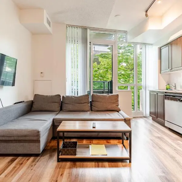 Stunning DT Waterfront Suite with Swimming Pool, hotel em Toronto