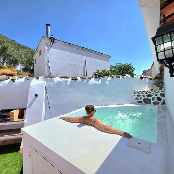 La Damajuana, hotel i Linares de la Sierra
