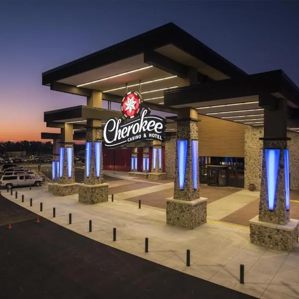 Cherokee Casino Hotel Roland، فندق في Roland