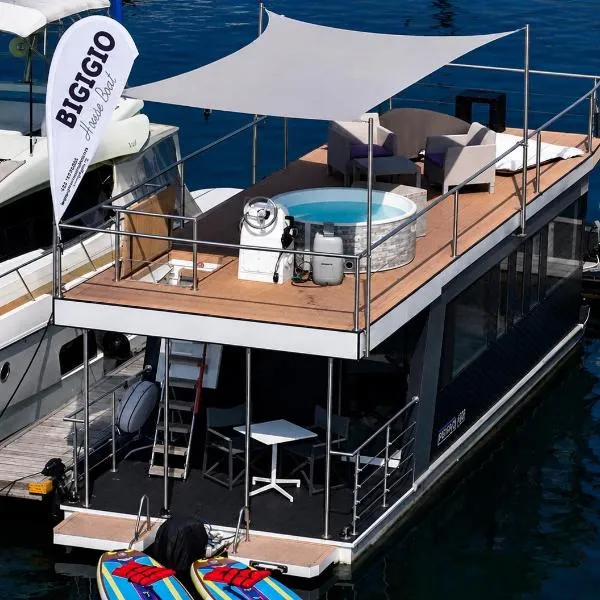 NEON Bigigio House Boat, hotel en Lisanza