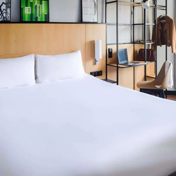 Ibis Paris Tour Eiffel Cambronne 15ème, hotel em Paris