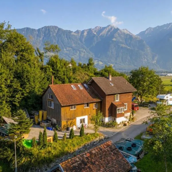 Private Room in an old Farmhouse near Vaduz, hotell i Sevelen