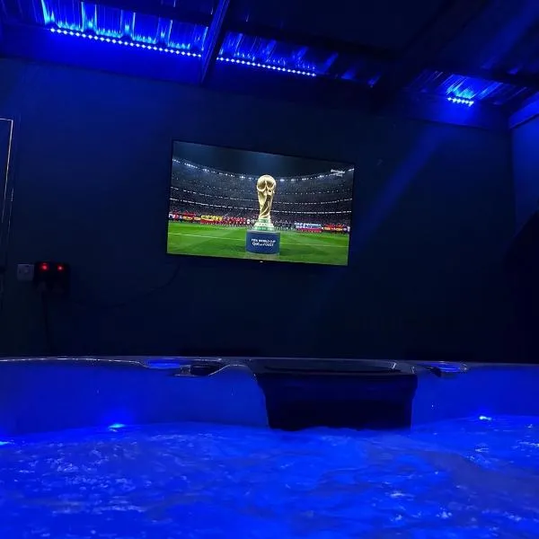 Romantic getaway with private hot tub, hotel sa Belfast