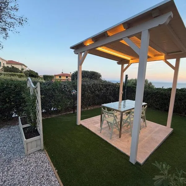 Sea-view apartment in Castiglioncello, Hotel in Castiglioncello