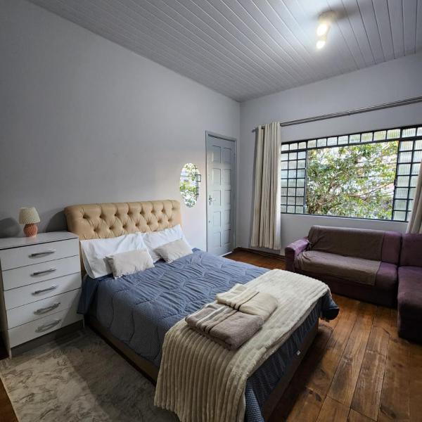 Quarto no coracao da cidade entre batel, merces e centro Excelente localizacao - Foto 2