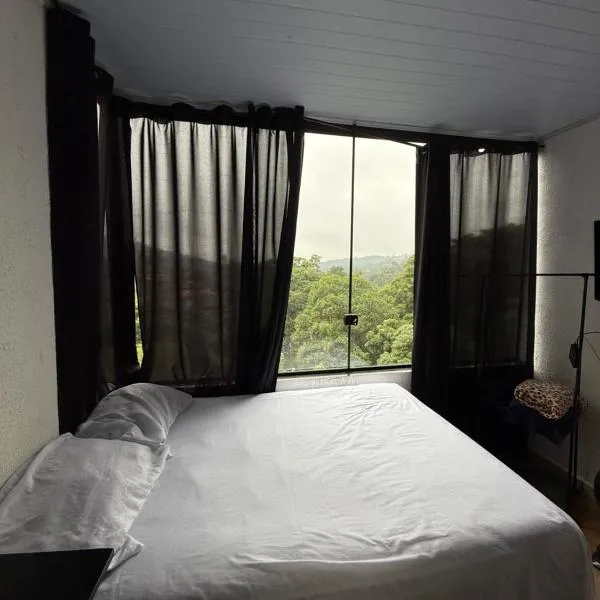 KitNet Mobiliada Serra da Cantareira, hotel sa Caieiras