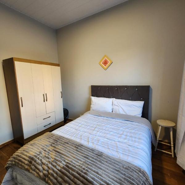Pequeno quarto no coração de Curitiba - Foto 5
