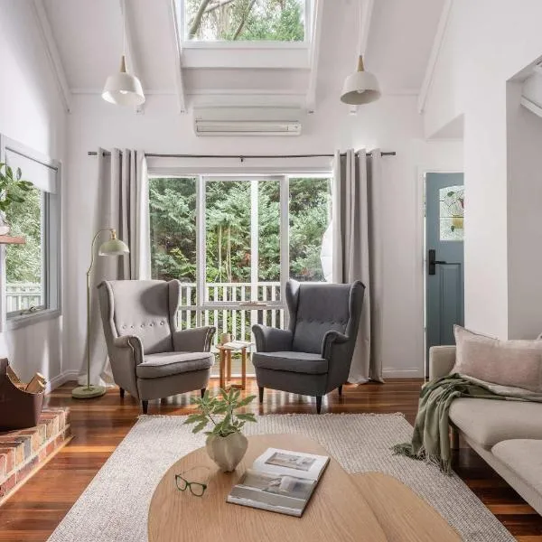 Cosy 2 Bedroom Cottage with spabath and fireplace、Kaloramaのホテル