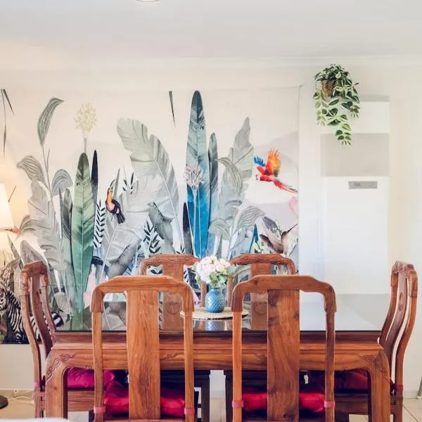 Entire Cozy 2Bedroom House in Mount Waverley, מלון בMount Waverley