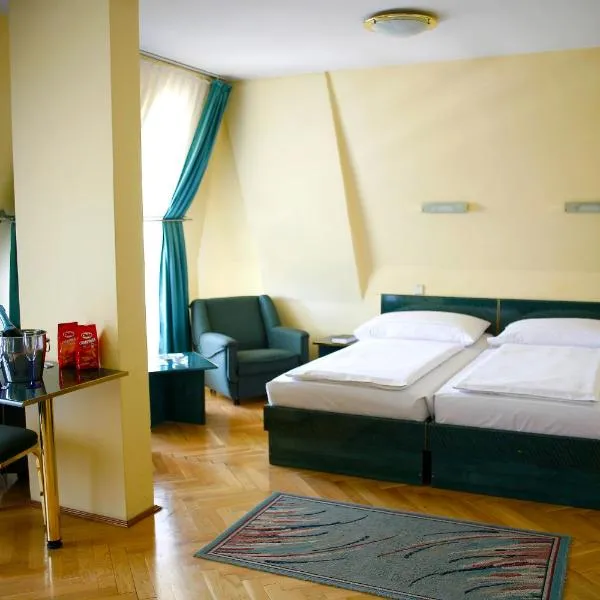 Hotel Bara Budapest, hotel di Pest