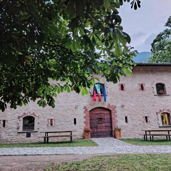 Rifugio Forte di Machaby, מלון בArnad