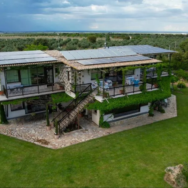 Casa Rural Finca Los Pájaros cerca de Puy du Fou, hótel í Navahermosa