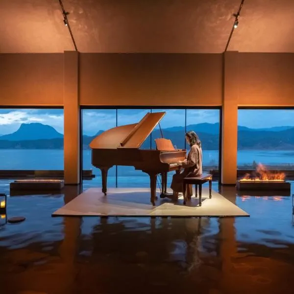 lugu Lake Cheman Ruyingsong Mid Hotel, hotel em Ninglang