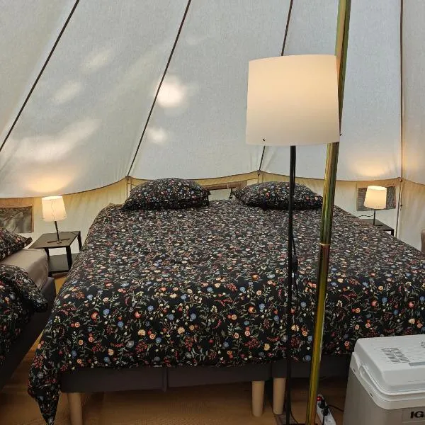 Camping and Gîtes - Le Mas d'Ayen, hótel í Ayen