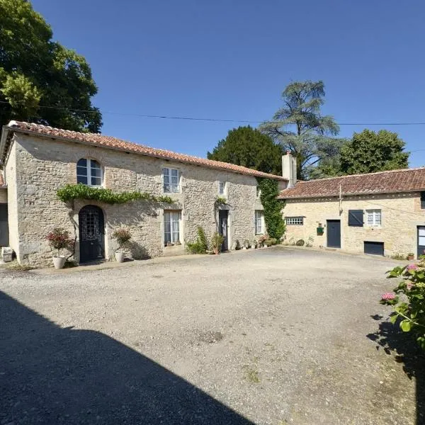 La Maison de Lyon، فندق في Saint-Laurent-de-Céris