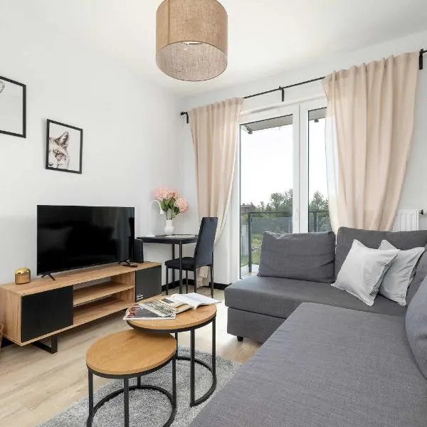 Modern Apartment with a Balcony A Place to Work by Noclegi Renters，霍茹夫的飯店