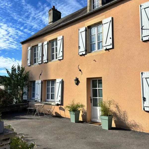 Big Red One Cottage, hôtel à Le Tronquay