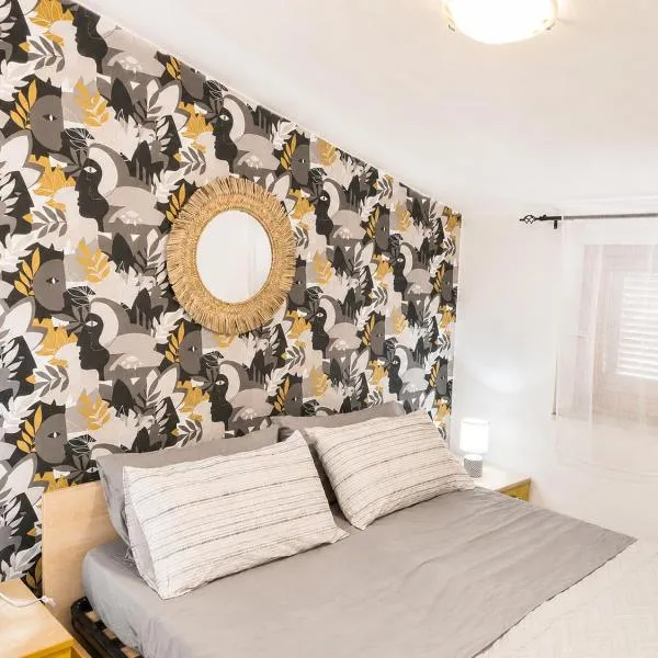 Cozy Stay near Torre Talao & Historic Centre, hotel Scaleában