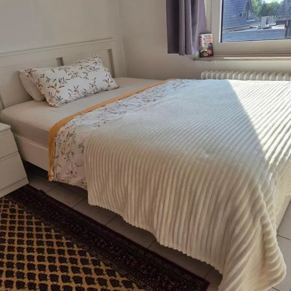 Ein ruhiges Zimmer mit gemeinsam genutzte Bad und Küchengeräte, hotel di Kleve