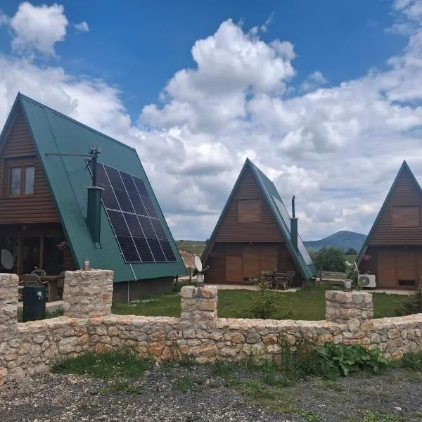 Three Houses, hotel v Žabljaku