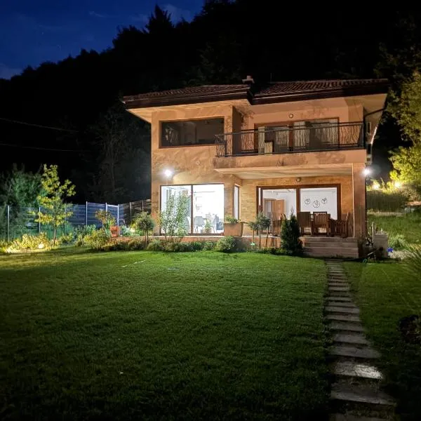 Villa Rivus - Private Family Retreat near Sarajevo, hotel en Sarajevo