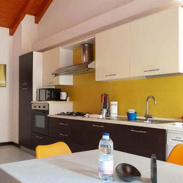 Casa Vacanze Cico - Centro Omegna con Parcheggio, viešbutis mieste Omegna