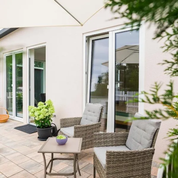 Modernes Ferienhäuschen am Zeulenrodaer Meer mit Terrasse, Klimaanlage, 1 SZ, max 3 Gäste, отель в городе Цойленрода