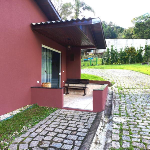 Suíte perto do Pico Paraná com lago e jardim