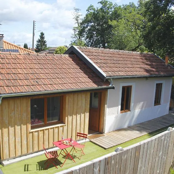 Petite maison indépendante climatisée, jardin privé, hotel din Mérignac