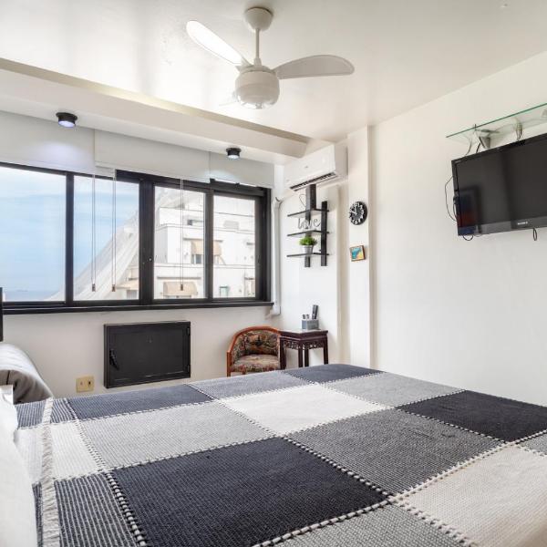 Studio com Wi-Fi e Ar condicionado a 200m Praia de Copacabana