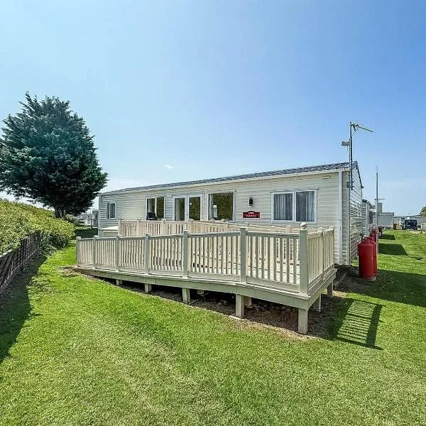 Beautiful 8 Berth Caravan At Heacham Beach In Norfolk Ref 21056C, hotel in Heacham