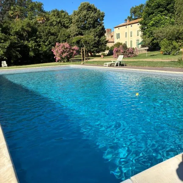 Gîte Superbe L'Ecurie XIXème, hotel in Sallèles-dʼAude