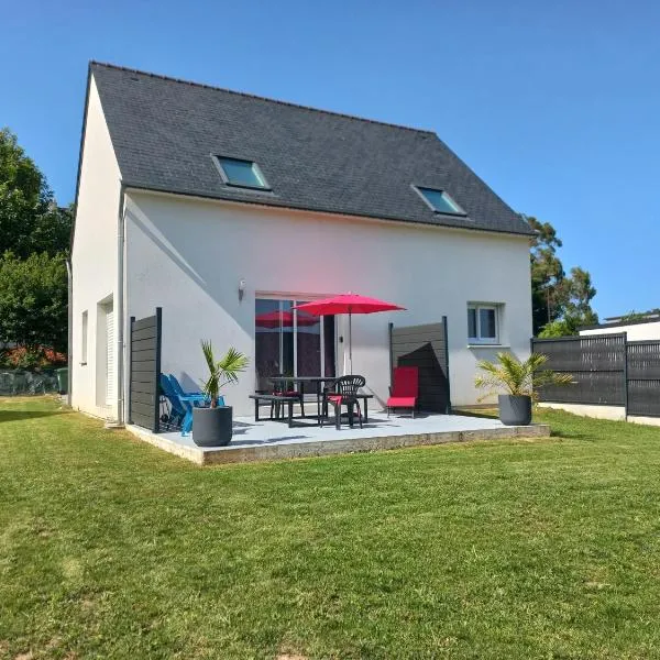 Presqu'île de Crozon - proche voie verte et plage, hotel in Lanvéoc