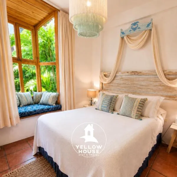 Yellow House Hostel B&B, hotel i Antigua Guatemala