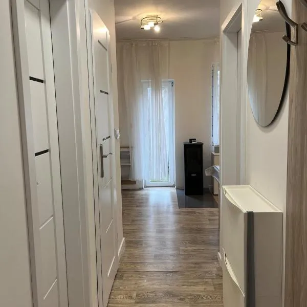 Útulný 1kk byt, hotel in Líšnice