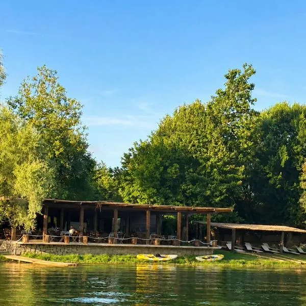 Vranjina에 위치한 호텔 Skadar Lake Life