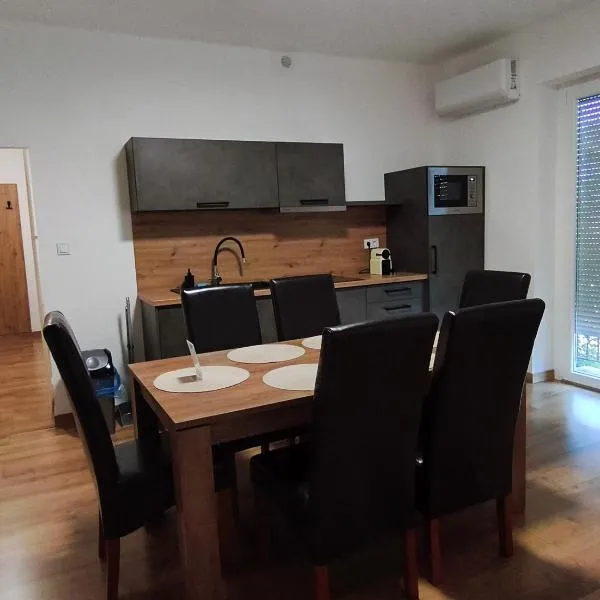 Central Apartman Tatabánya, hotell i Tatabánya