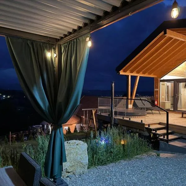 Royal Hill Bran-A-Frame and Bungalows whit Hot Tub and Sauna โรงแรมในSohodol