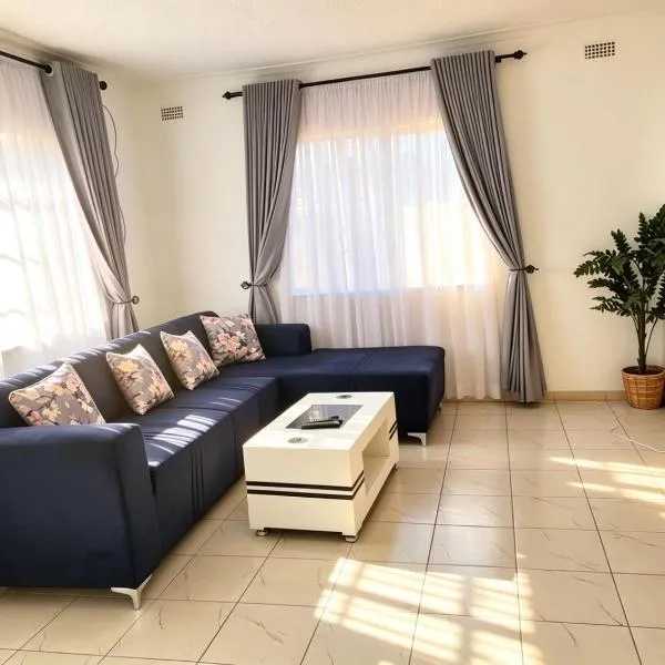 2 Bed Cottage close to Westgate Shopping Centre, ξενοδοχείο σε Harare