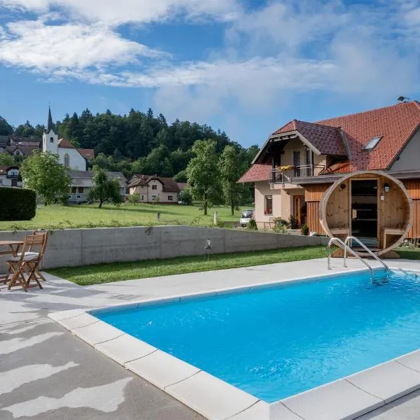 Apartments Bukor with seasonal pool, hotel em Lukovica pri Domžalah