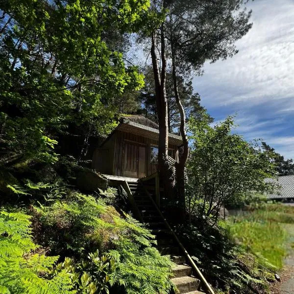 on the edge & in the bushes, Hotel in Flekkefjord