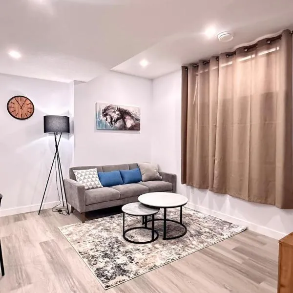 Stylish Private Suite, Free Parking and Wi-Fi, hotel em Calgary