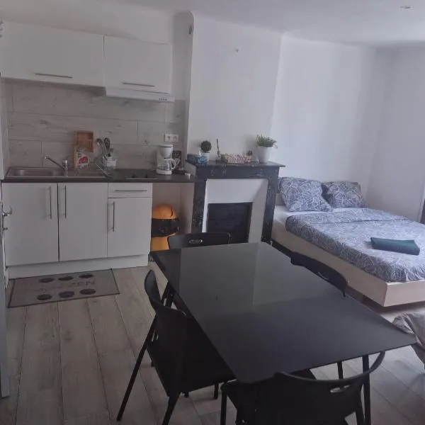 Studio la Romagne, hotel i La Romagne